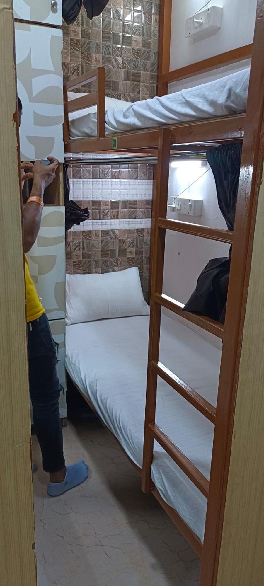 Cst Dormitory - Mumbai, Mumbai